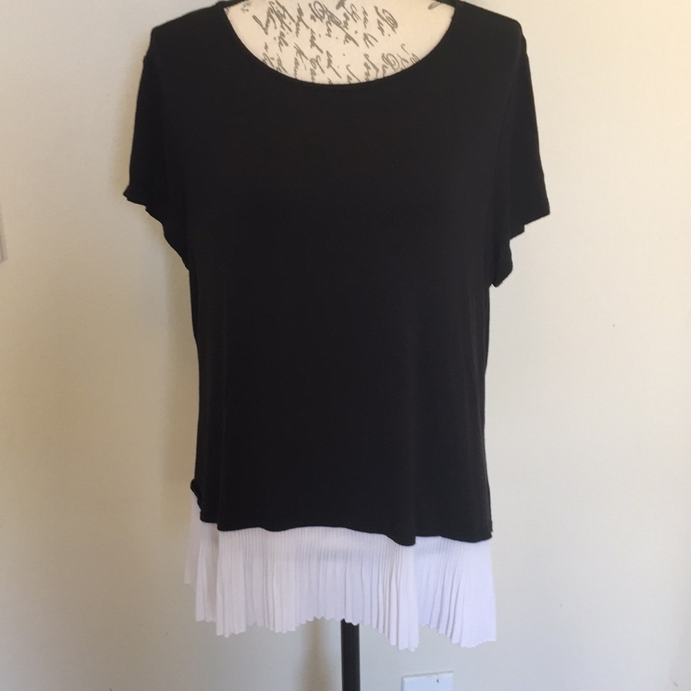 Elle black and white ruffle top / XL